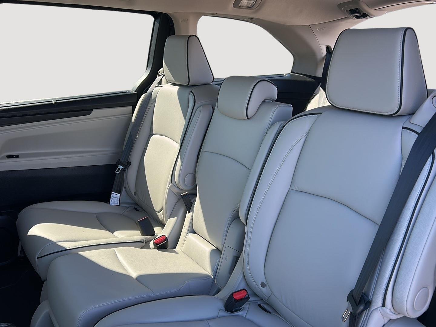 New 2026 Solar Silver Metallic Honda Touring image 16