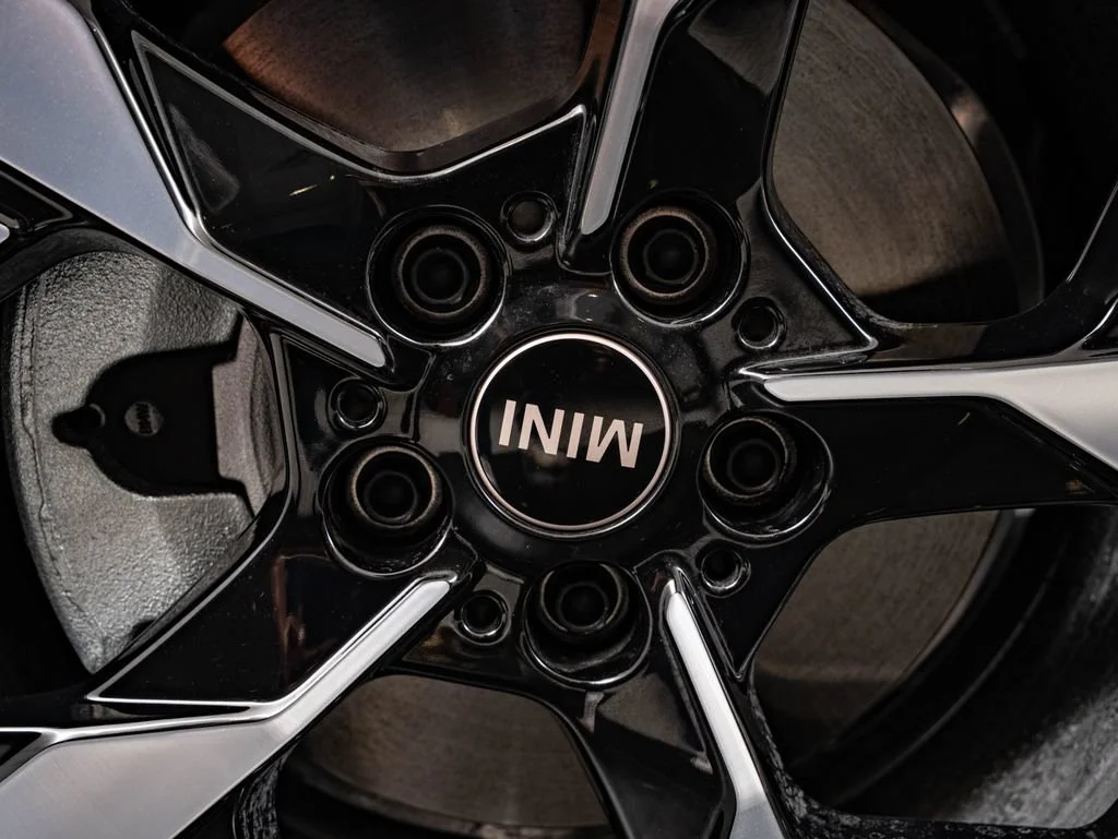 New 2026 Gray Metallic MINI Iconic image 9