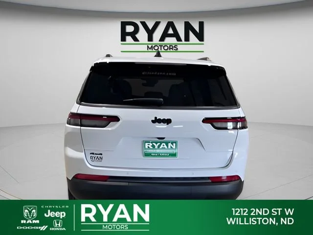New 2026 White/off-white Jeep Laredo image 4