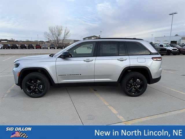 New 2026 Silver Zynith Exterior Paint Jeep Limited image 2