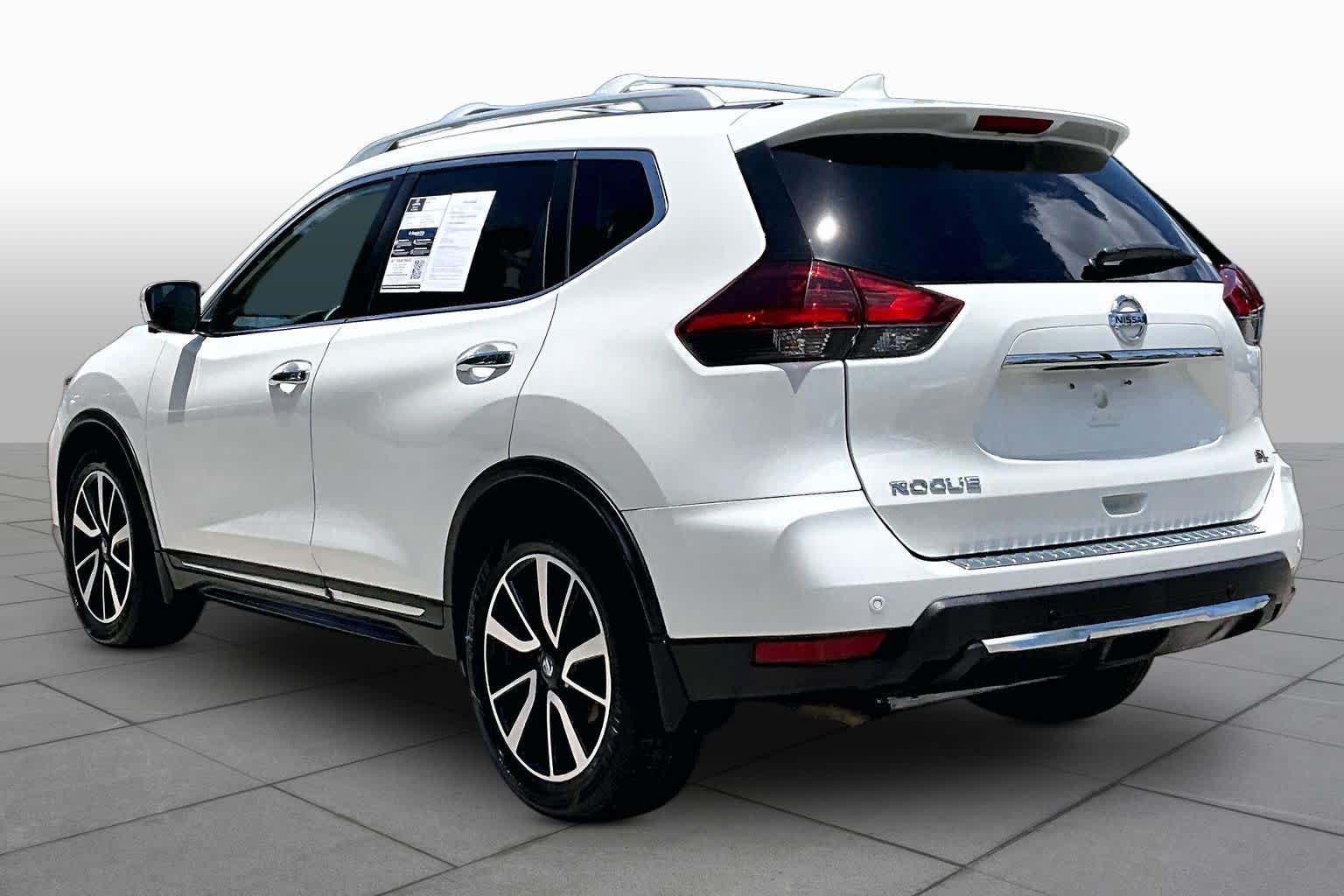 Used 2020 Pearl White Tricoat Nissan SL image 12