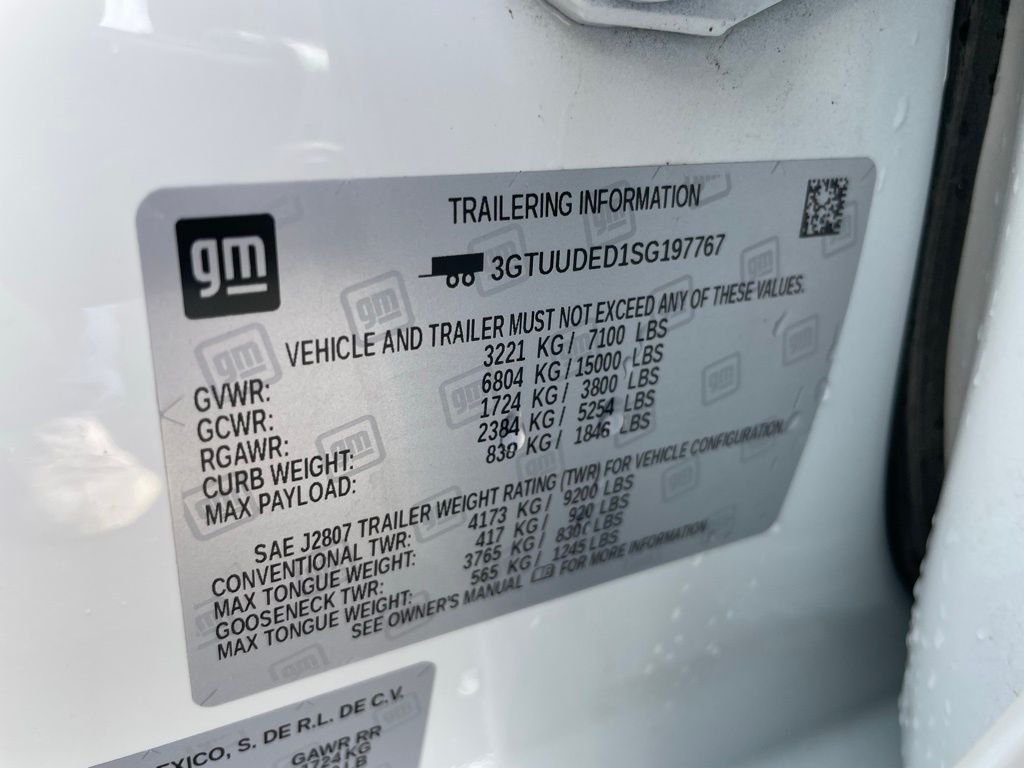 Used 2025 White GMC SLT image 44