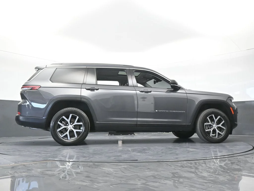 Used 2023 Baltic Gray Metallic Clearcoat Jeep Limited image 66