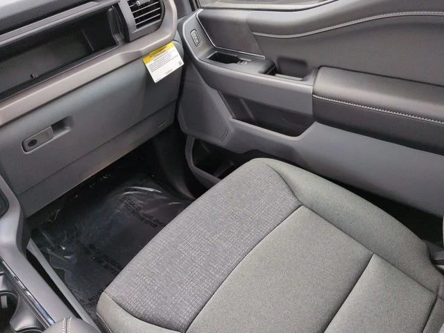 New 2026 Oxford White Ford XLT image 17