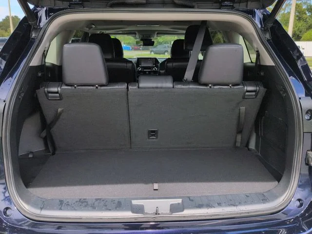 Used 2022  Toyota XLE image 13