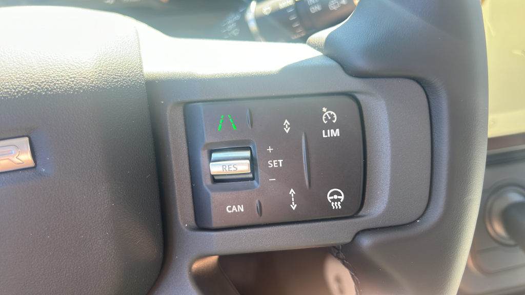 New 2026 Santorini Black LAND ROVER X-Dynamic SE image 31