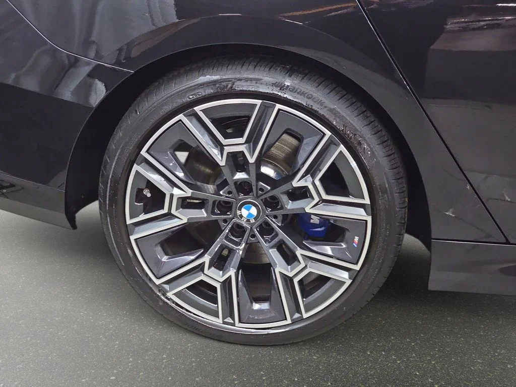 Used 2026 Black Sapphire Metallic BMW 530i xDrive image 36