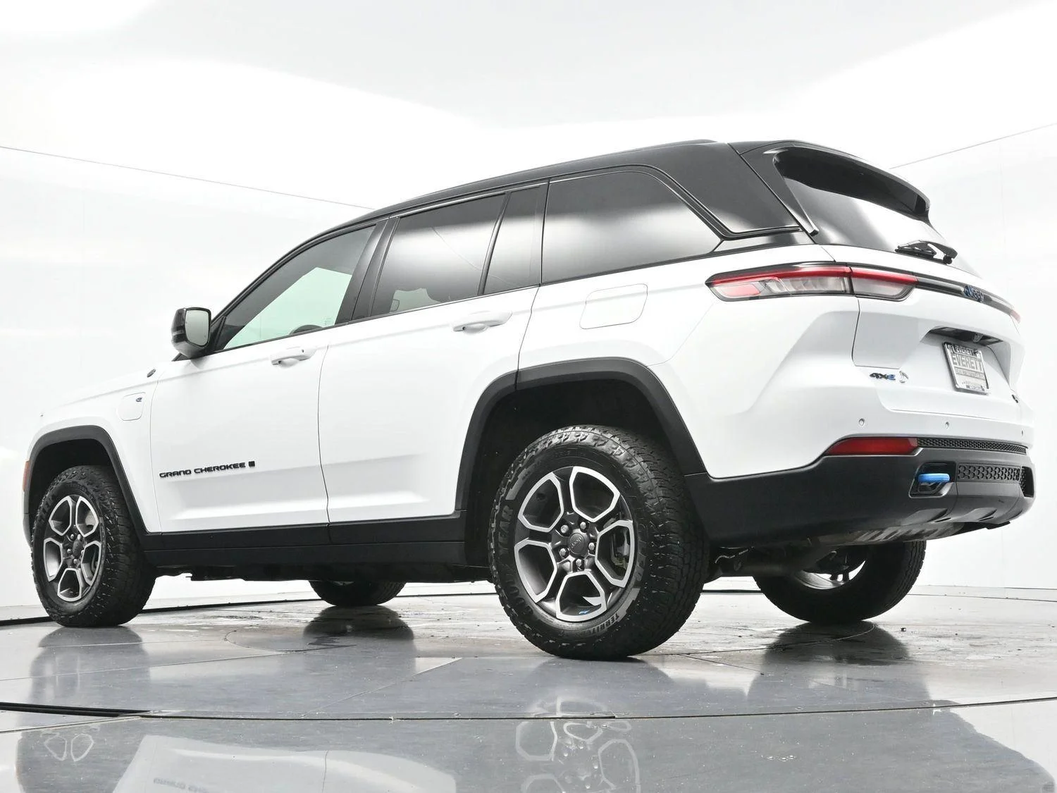 Used 2022 Bright White Clearcoat Jeep Trailhawk image 50