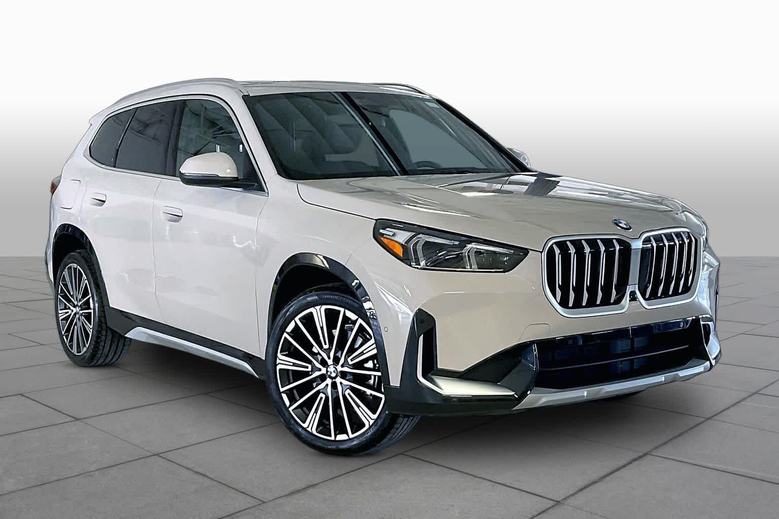 New 2026 Dune Grey Metallic BMW xDrive28i image 2