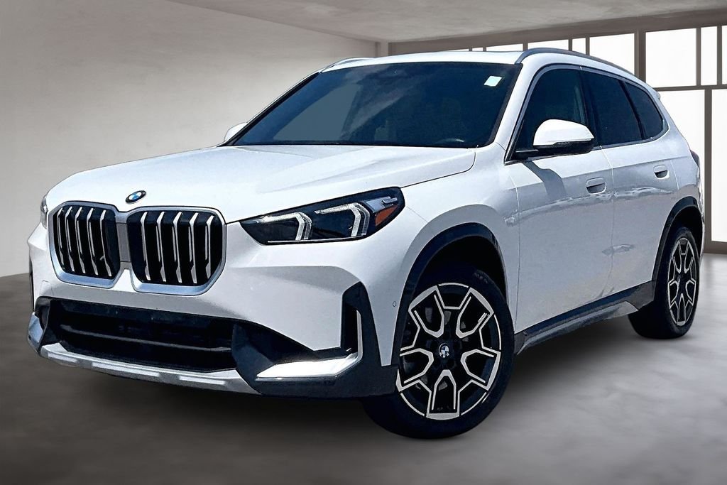 Used 2025 White BMW xDrive28i image 1