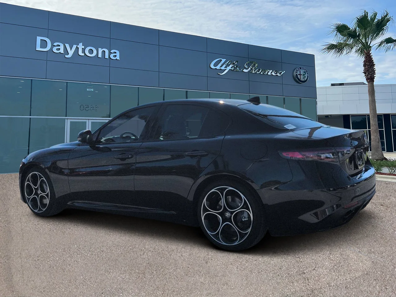 New 2026 Vulcano Black Metallic Exterior Paint Alfa Romeo  image 5