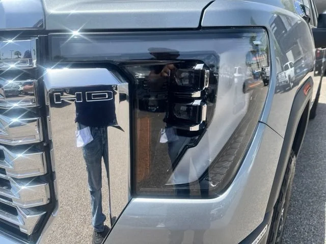 Used 2025 Sterling Metallic GMC Denali image 4