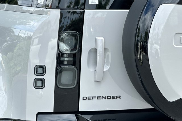 New 2026 Borasco Grey Land Rover X-Dynamic SE image 25