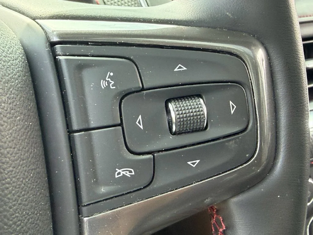 Used 2023 BLACK Chevrolet RST image 32