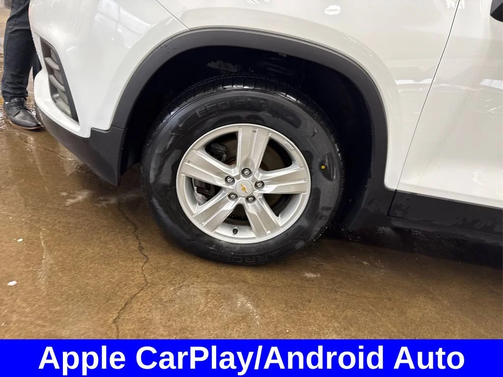 Used 2018 White Chevrolet LS image 13