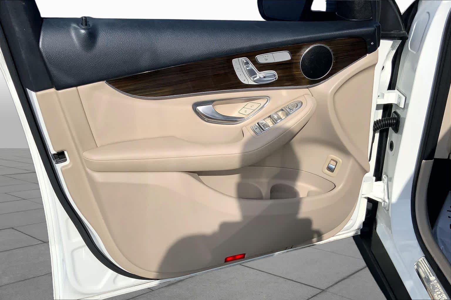 Certified Used 2019 Polar White Mercedes-Benz GLC 300 image 22
