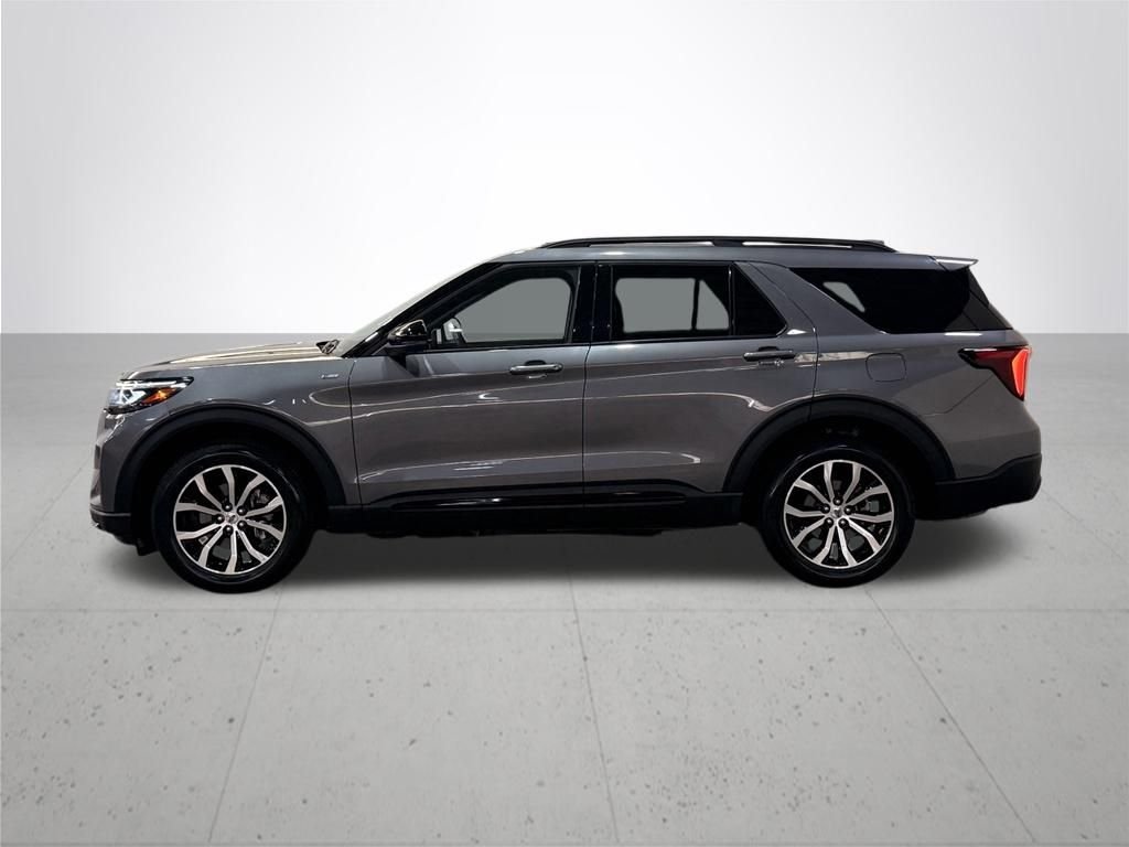 Certified Used 2025 Gray Ford ST-Line image 16