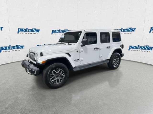 Used 2025 White Jeep Sahara image 5