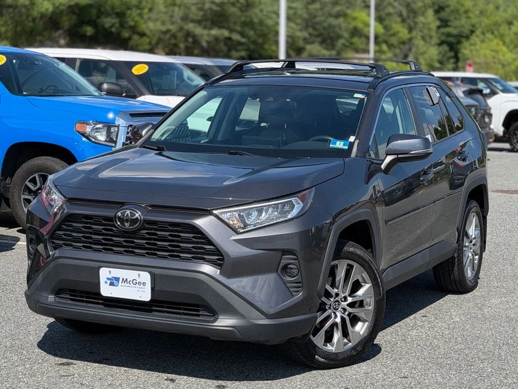 Used 2020 Gray Toyota XLE Premium image 1