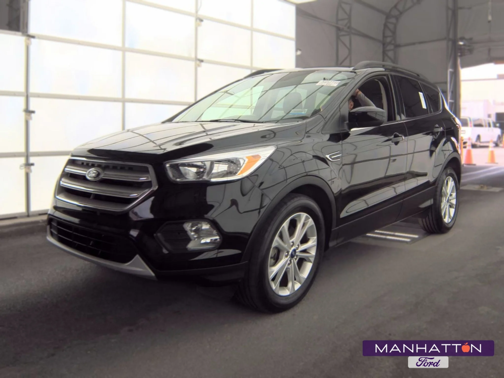Used 2018 Shadow Black Ford SE image 1