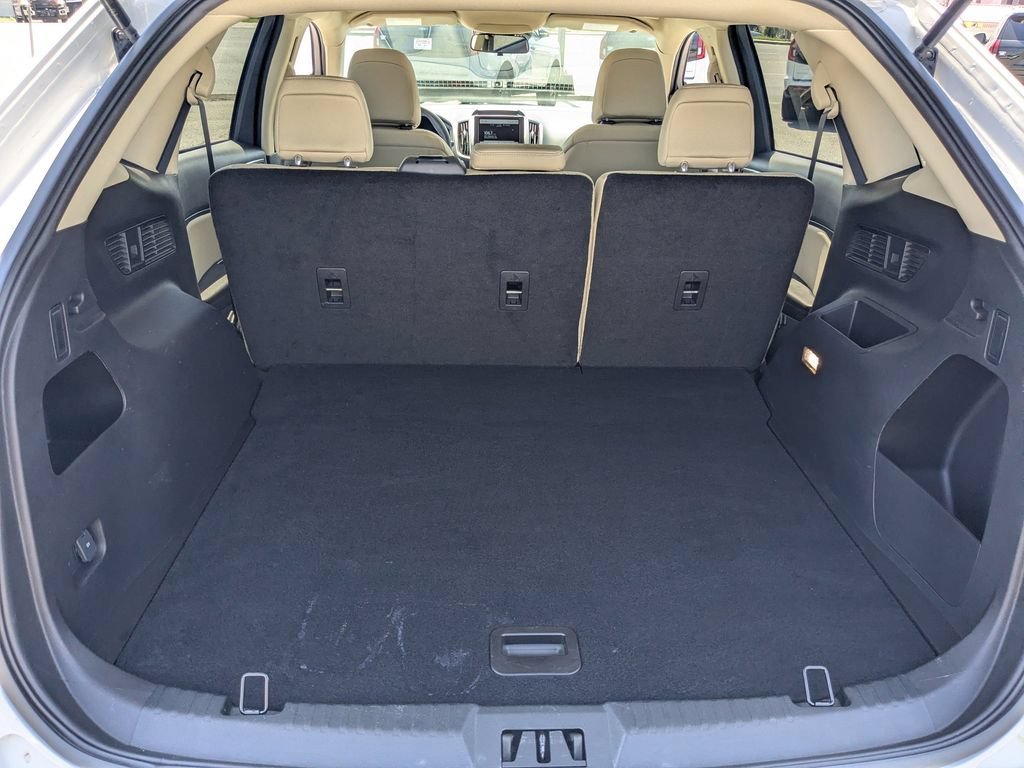 Used 2023 White Ford SE image 13