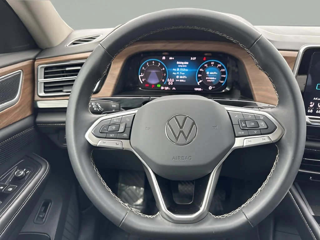 Used 2024  Volkswagen 2.0T SE w/Technology image 14