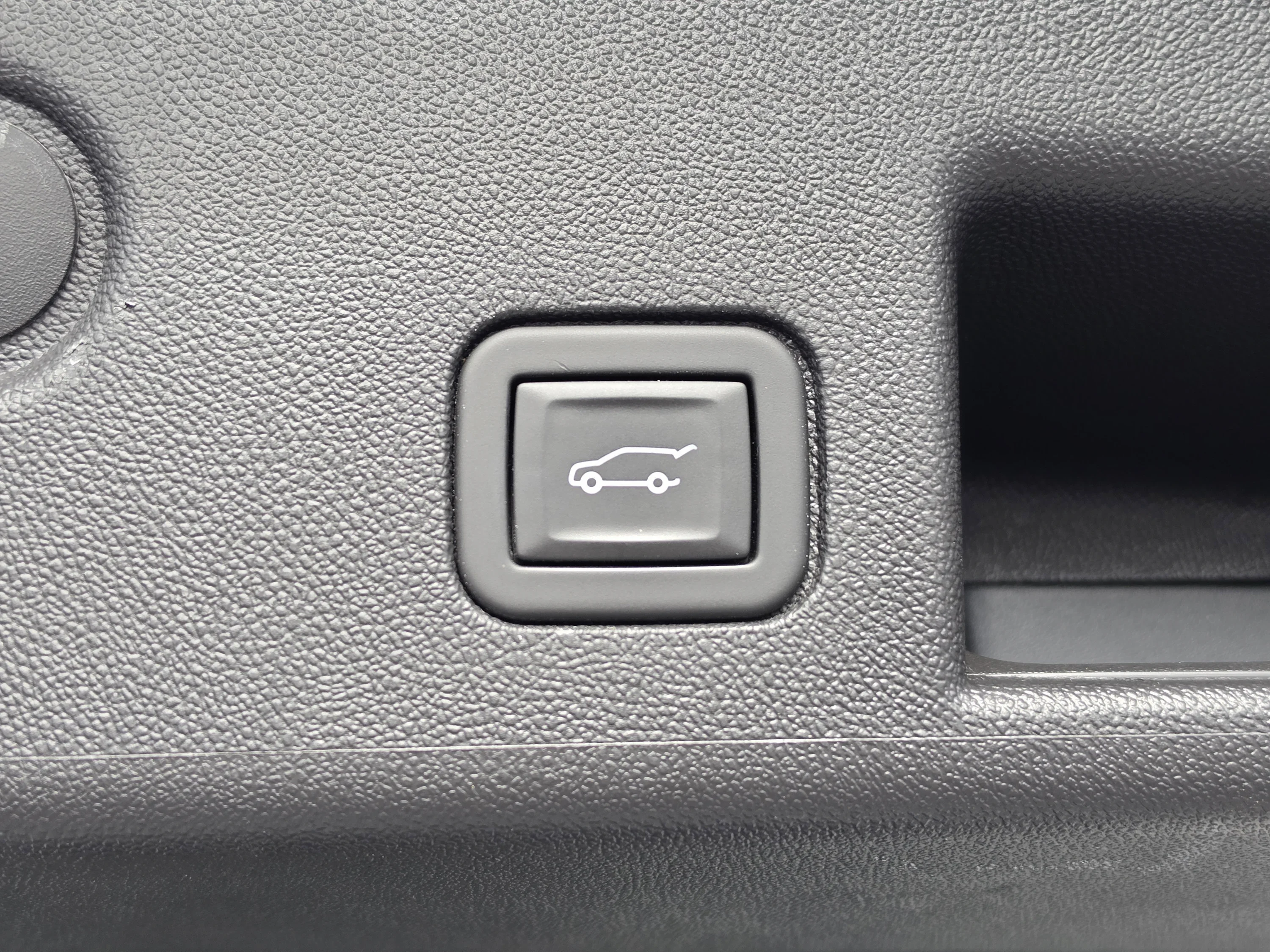 Used 2024 Summit White Chevrolet LT image 14