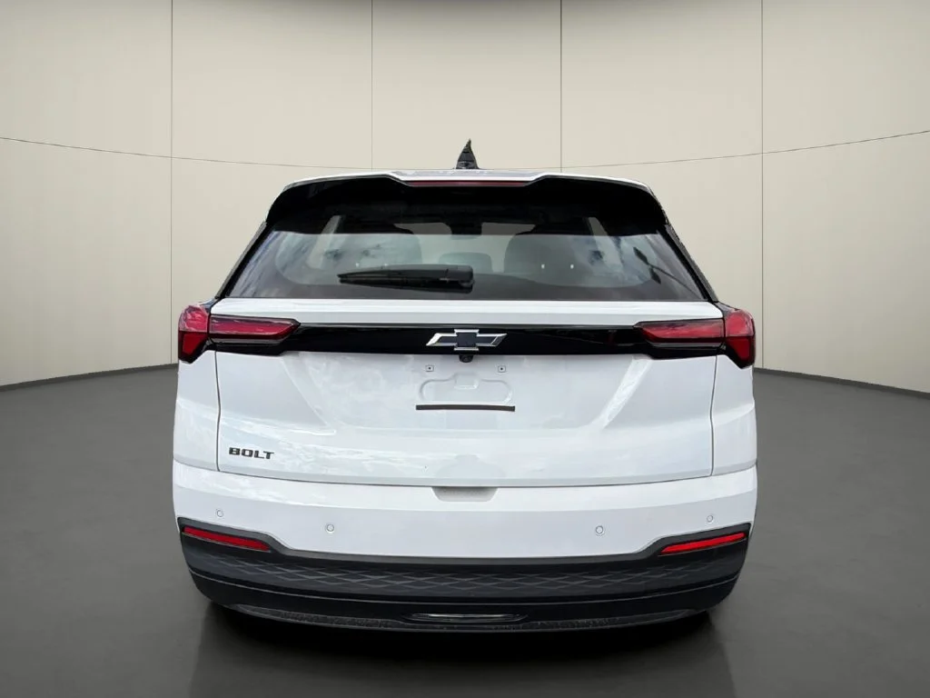 New 2027 Summit White Chevrolet LT image 10