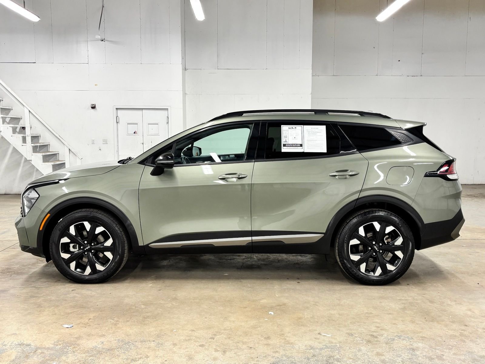 Used 2023 Green Kia X-Line image 4