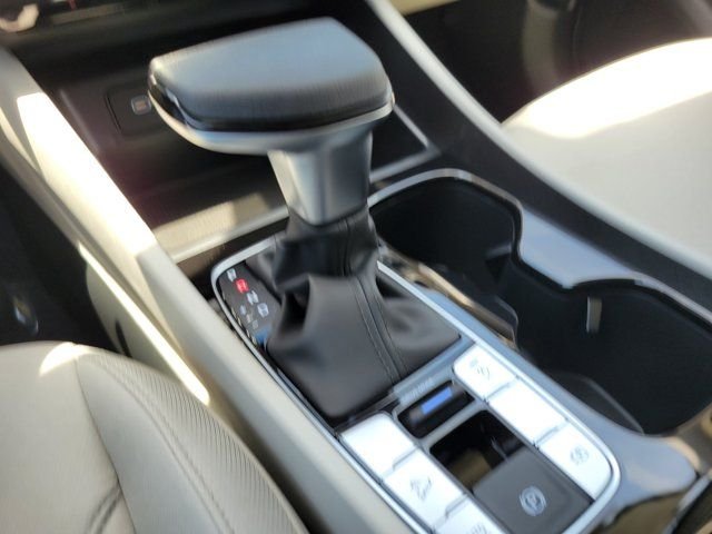 New 2026 White Hyundai SEL FWD image 15