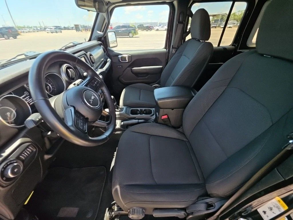 Used 2019 Black Jeep Unlimited Sport S image 4