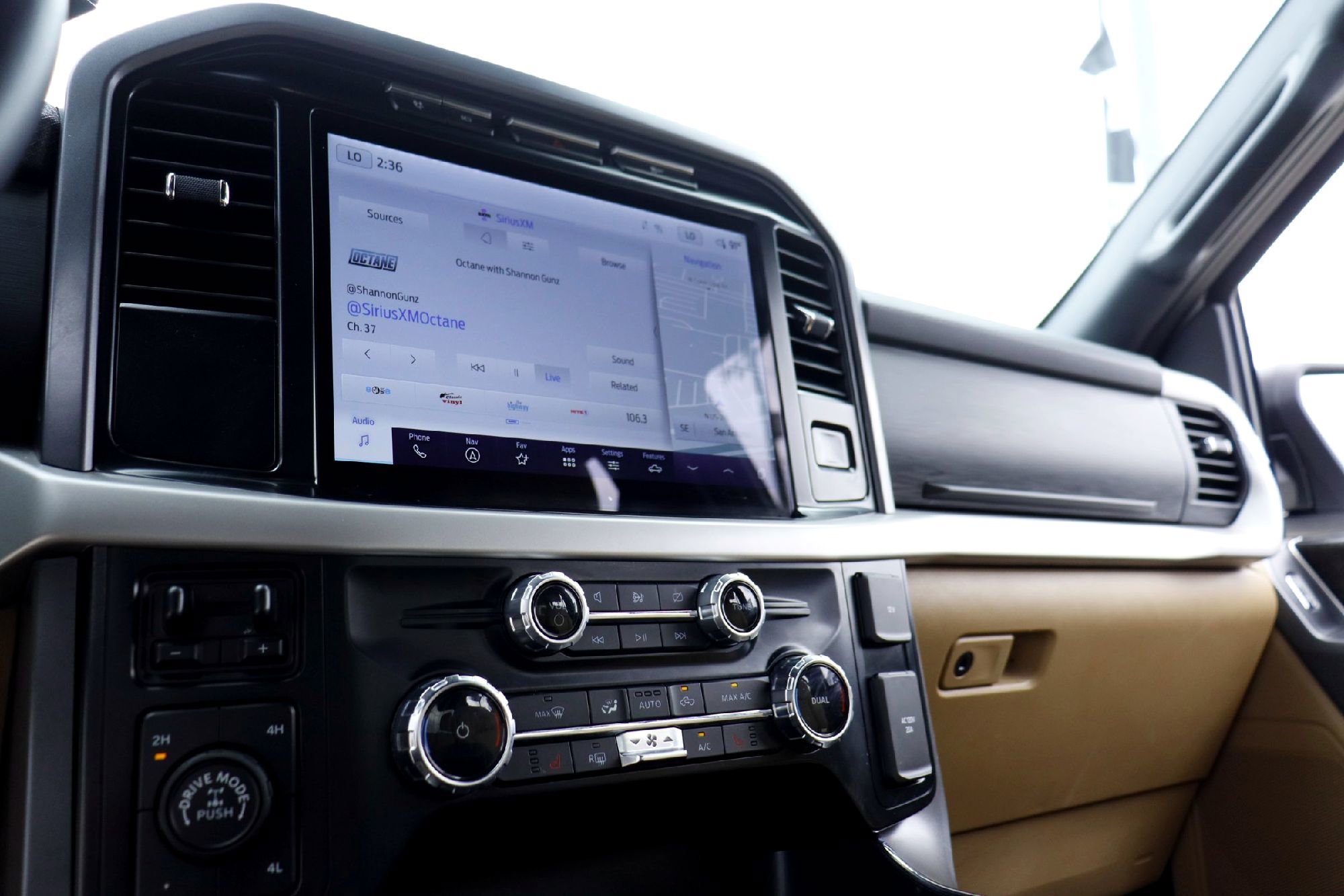 Certified Used 2023 Oxford White Ford XLT image 15