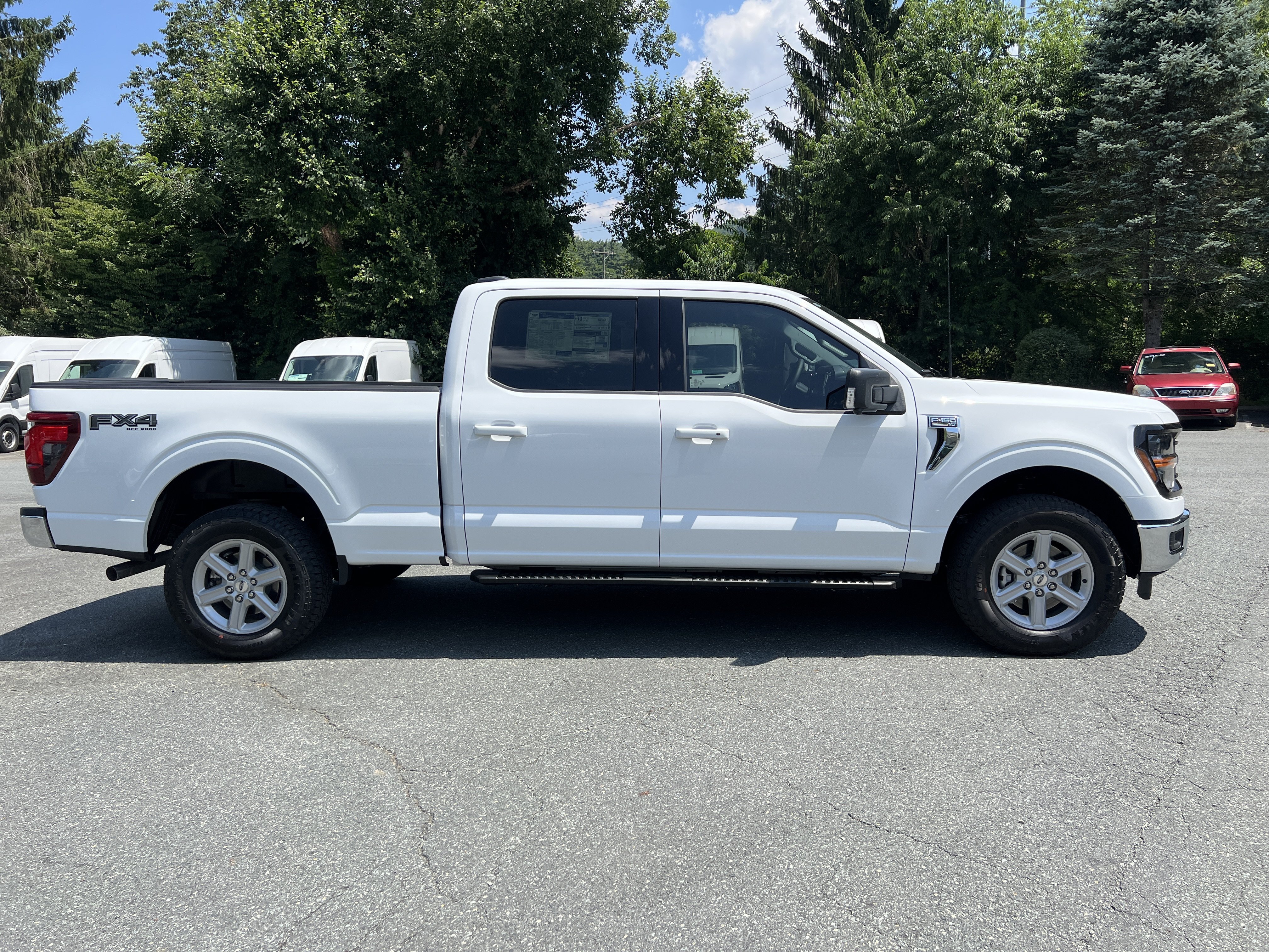 New 2026 Oxford White Ford XLT image 4