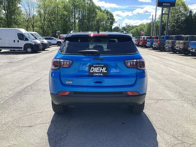 New 2026 Hydro Blue Pearl-Coat Exterior Paint Jeep Limited image 6