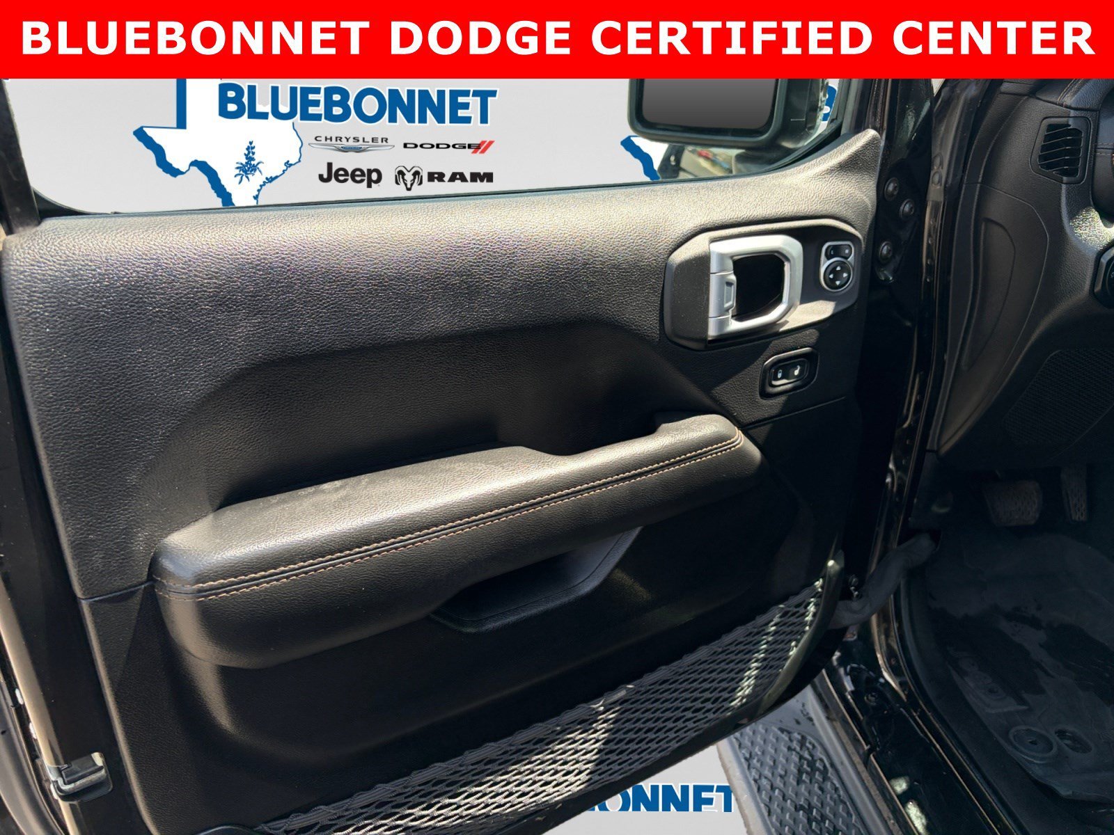 Used 2022 Black Clearcoat Jeep High Altitude image 10