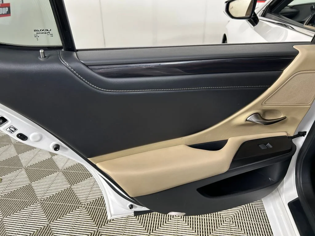 Used 2020 White Lexus 350 image 16