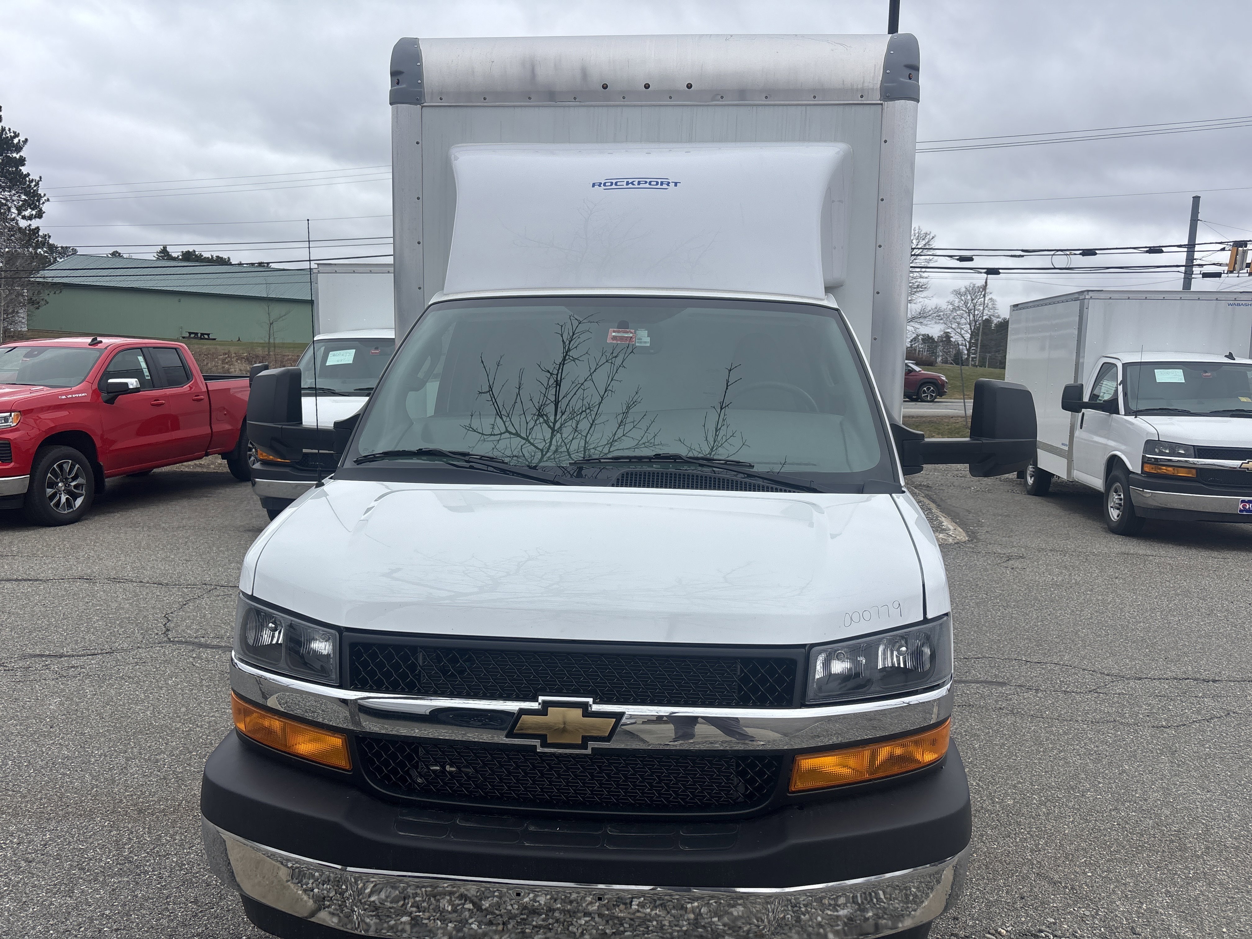 New 2026 Summit White Chevrolet 1WT image 7