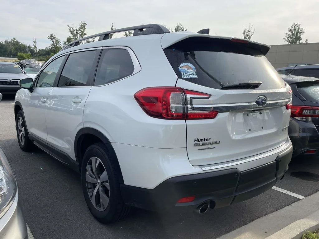 Used 2025 Crystal White Pearl Subaru Premium image 3