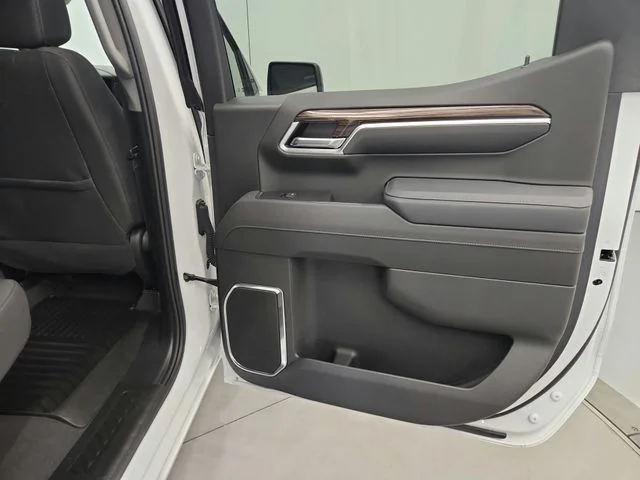 Used 2025 White Chevrolet RST image 45