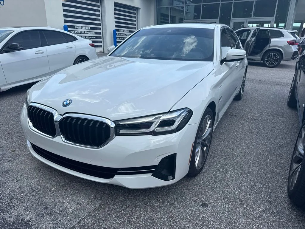 Used 2022 White BMW 530e iPerformance image 1