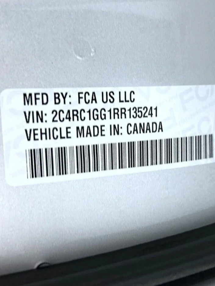 Used 2024 Silver Chrysler Limited image 25