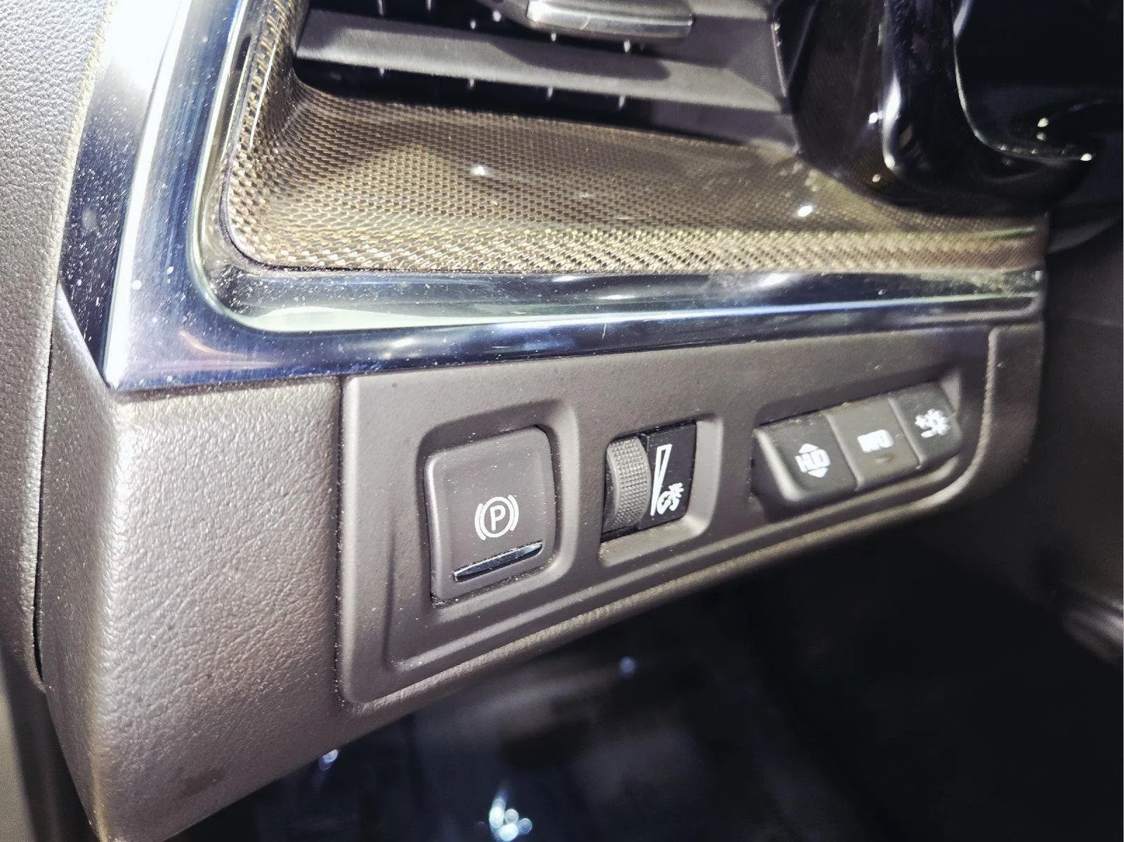 Used 2019 Bronze Dune Metallic Cadillac Platinum AWD image 21