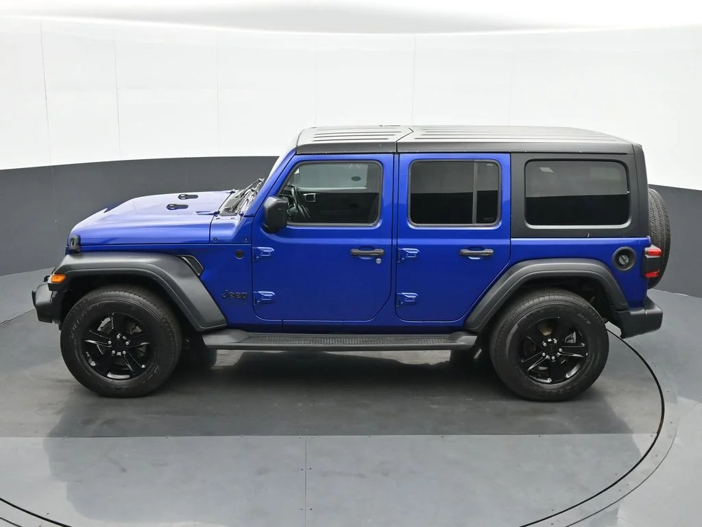 Used 2020 Blue Jeep Unlimited Sport Altitude image 18