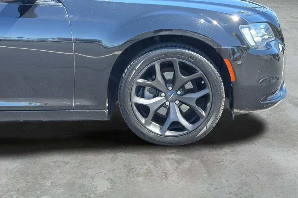 Used 2022 Black Chrysler Touring image 33