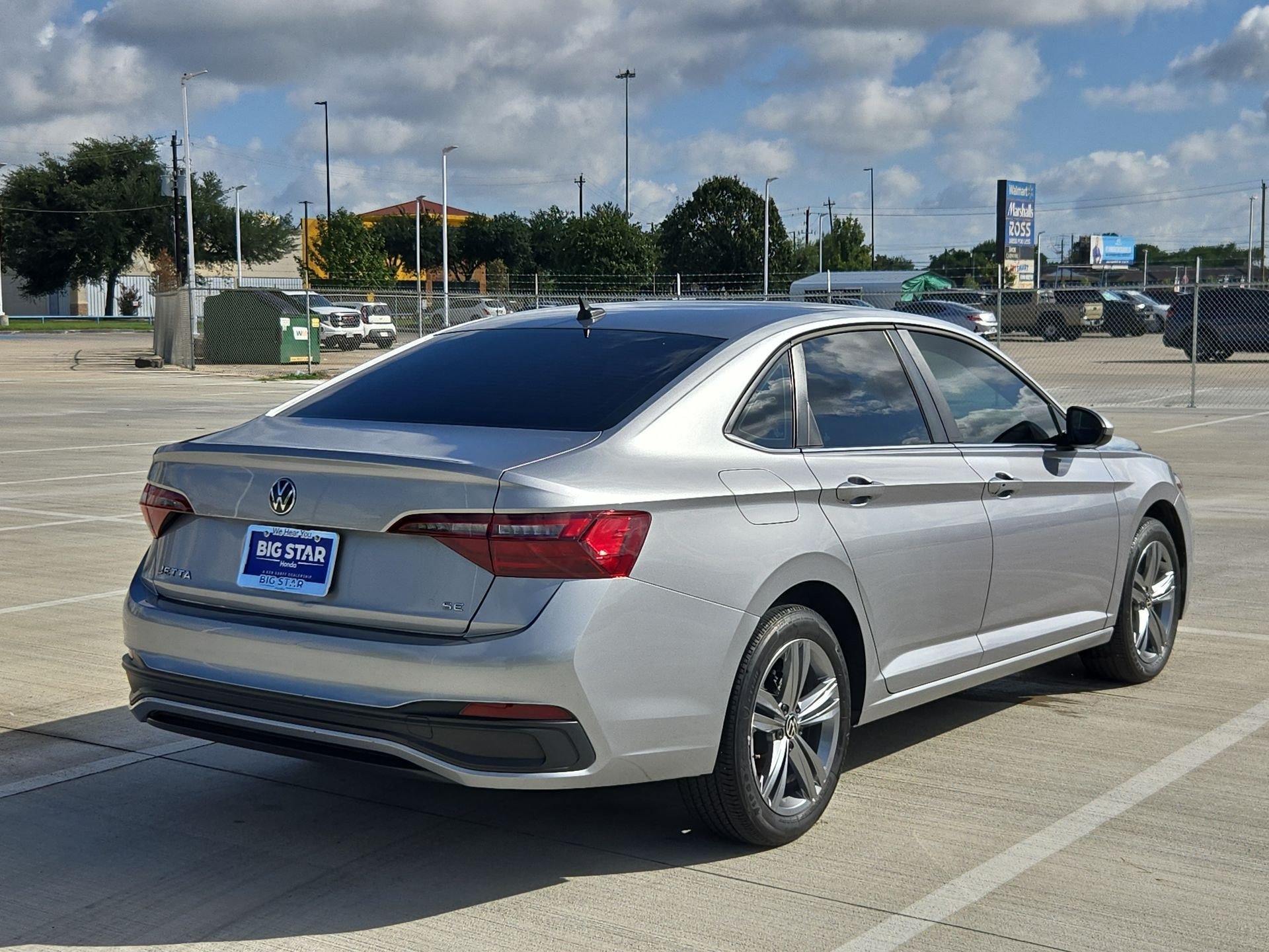 Used 2024 Silver Volkswagen SE image 3