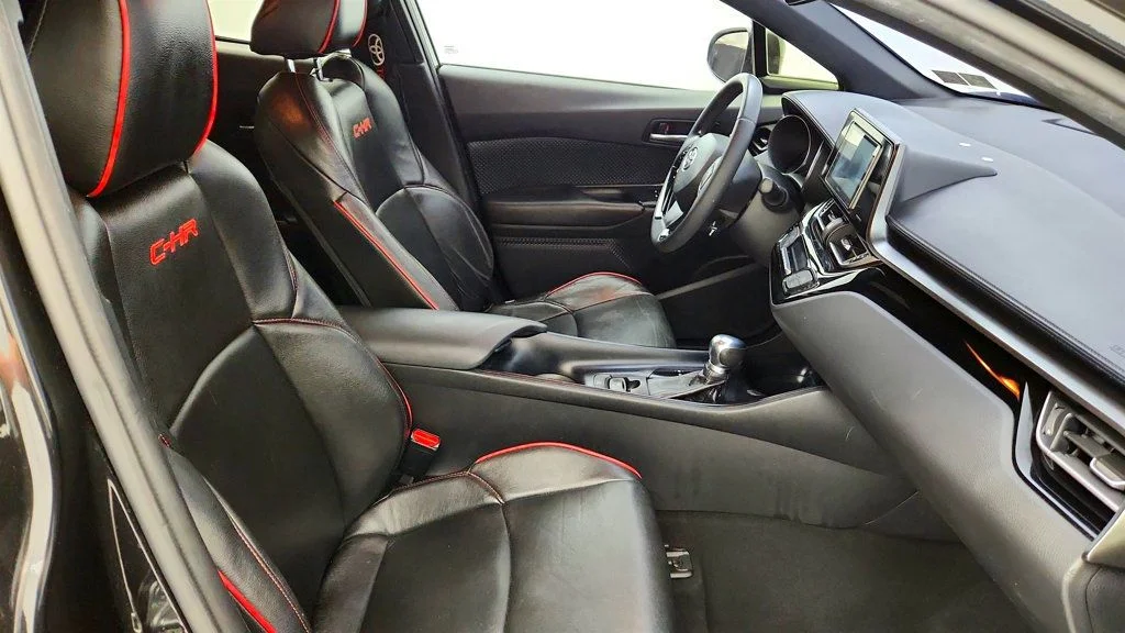 Used 2018 Black Sand Pearl Toyota XLE Premium FWD image 22
