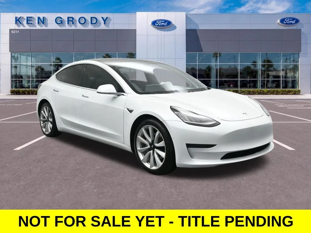 Used 2020  Tesla Standard Range Plus image 1