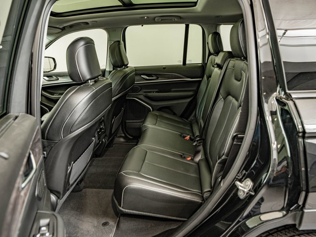 Used 2022 Diamond Black Crystal Pearlcoat Jeep 4xe image 34
