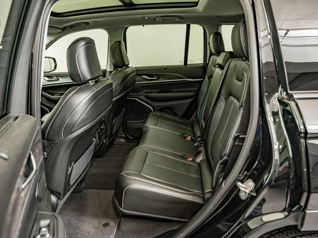 Used 2022 Diamond Black Crystal Pearlcoat Jeep 4xe image 34