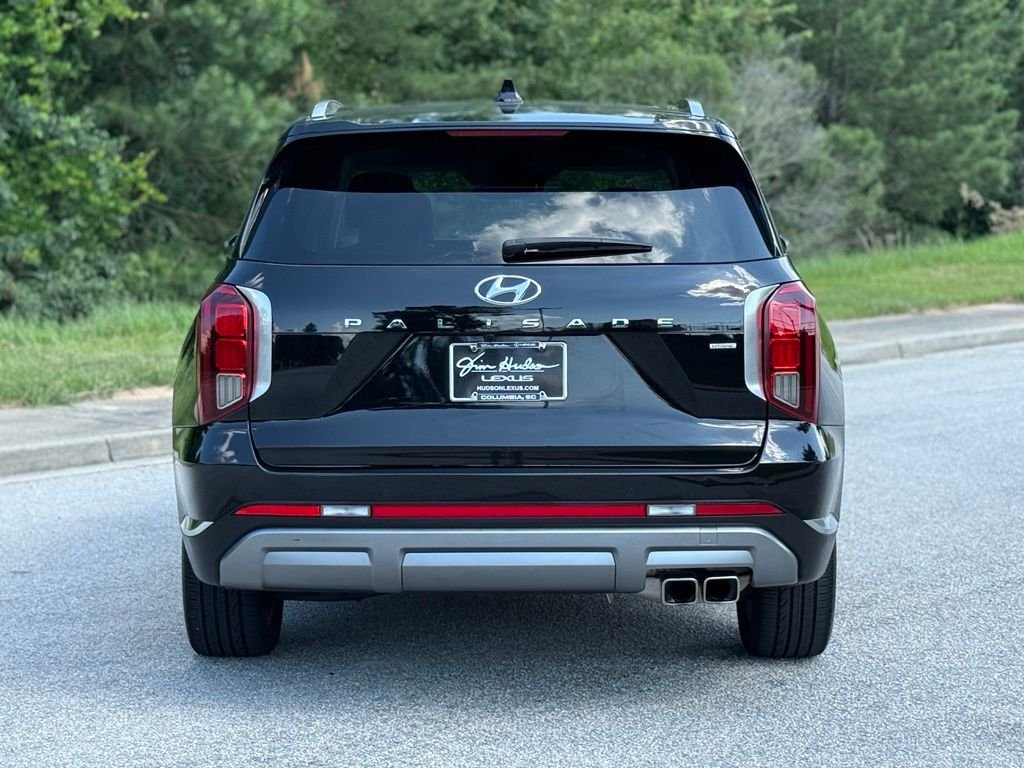 Used 2023 Black Hyundai Limited image 10